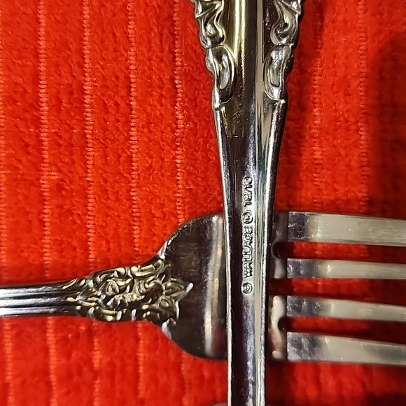 Wallace Set 18/10 Stainless Steel Flatware 27 Piece - Picture 6 of 6